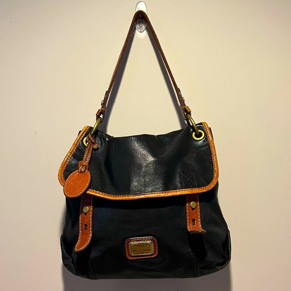 ♠️ Fossil Leather Shoulder Bag, Black and Tan